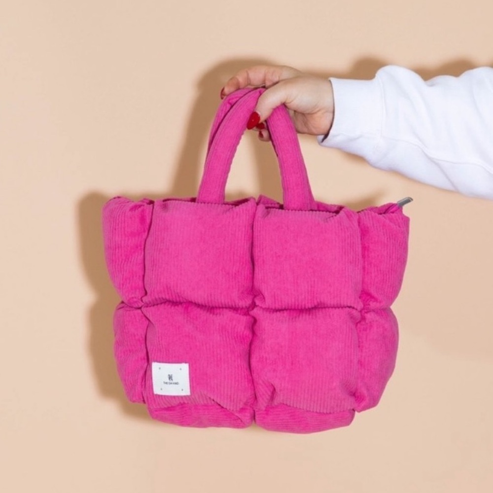 The Oh Kind Puffer Purse Handbag in Bright Pink